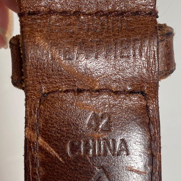 Eddie Bauer Brown Leather Interlocking Belt Solid Brass Buckle Size 42 Vintage - Picture 4 of 10